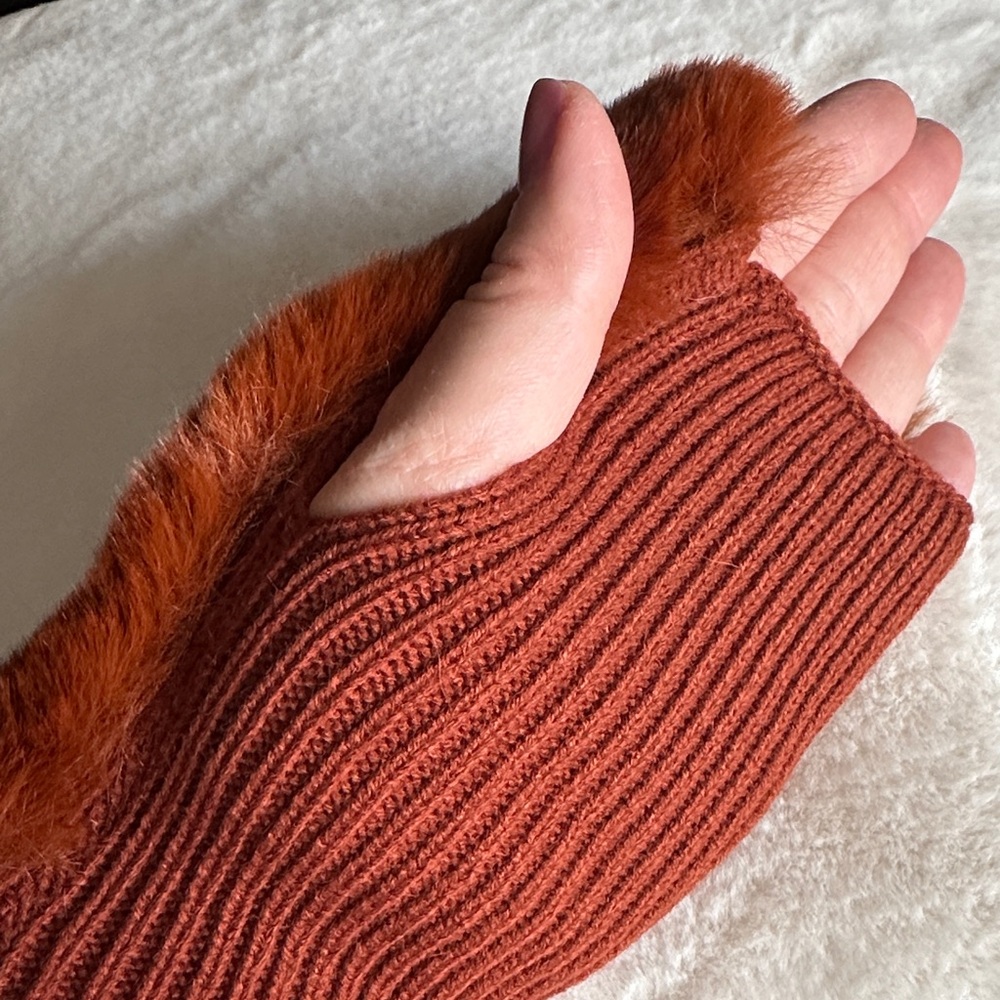 LOFT Faux Fur mittens in Warm Brown - Picture 4 of 5